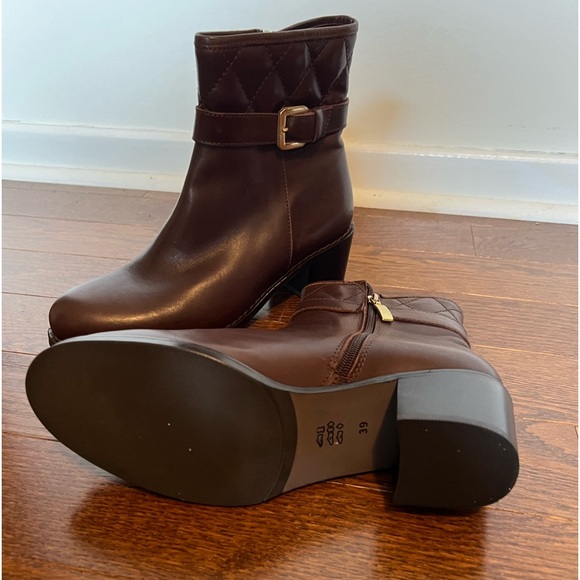 Leather ankle boots 🥾 - Picture 3 of 9